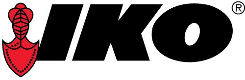 IKO-logo met vette, zwarte letters "IKO" naast een rood gestileerd schild met een bladpatroon en een geregistreerd handelsmerksymbool.