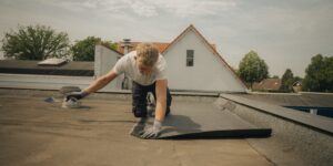Dakisolatie verwerkt onder dakbedekking door Justin Buiting bij Roofiva